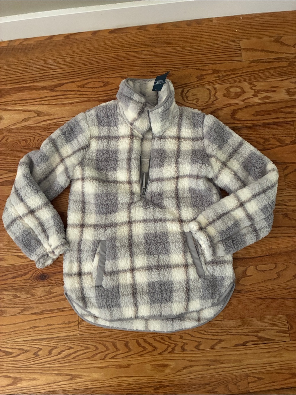 NWT Abercrombie Plaid Sherpa Pullover - Gray & Cream size medium